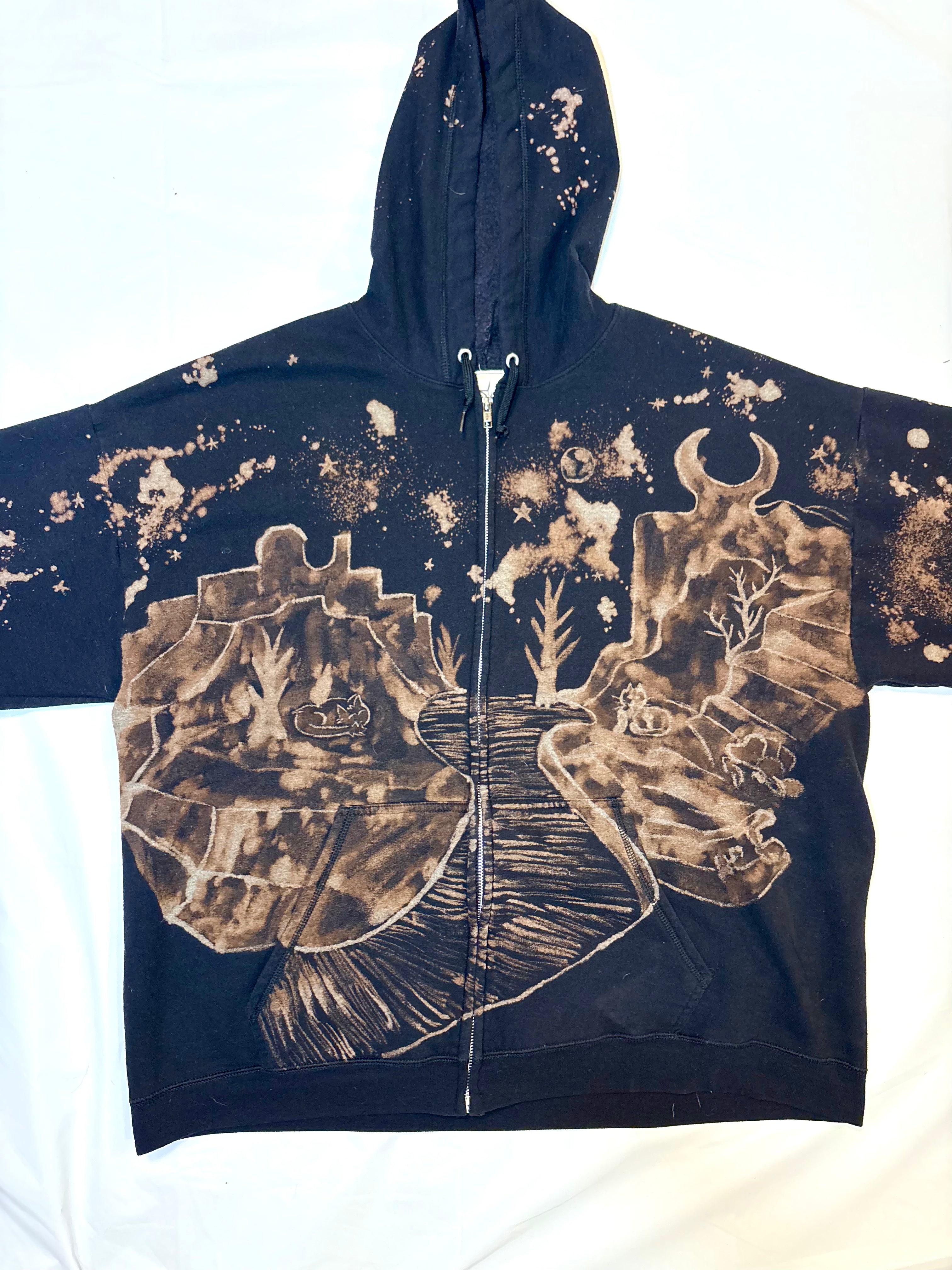 hand-painted bleach are of the garden of the gods cats Protecting the entrance 